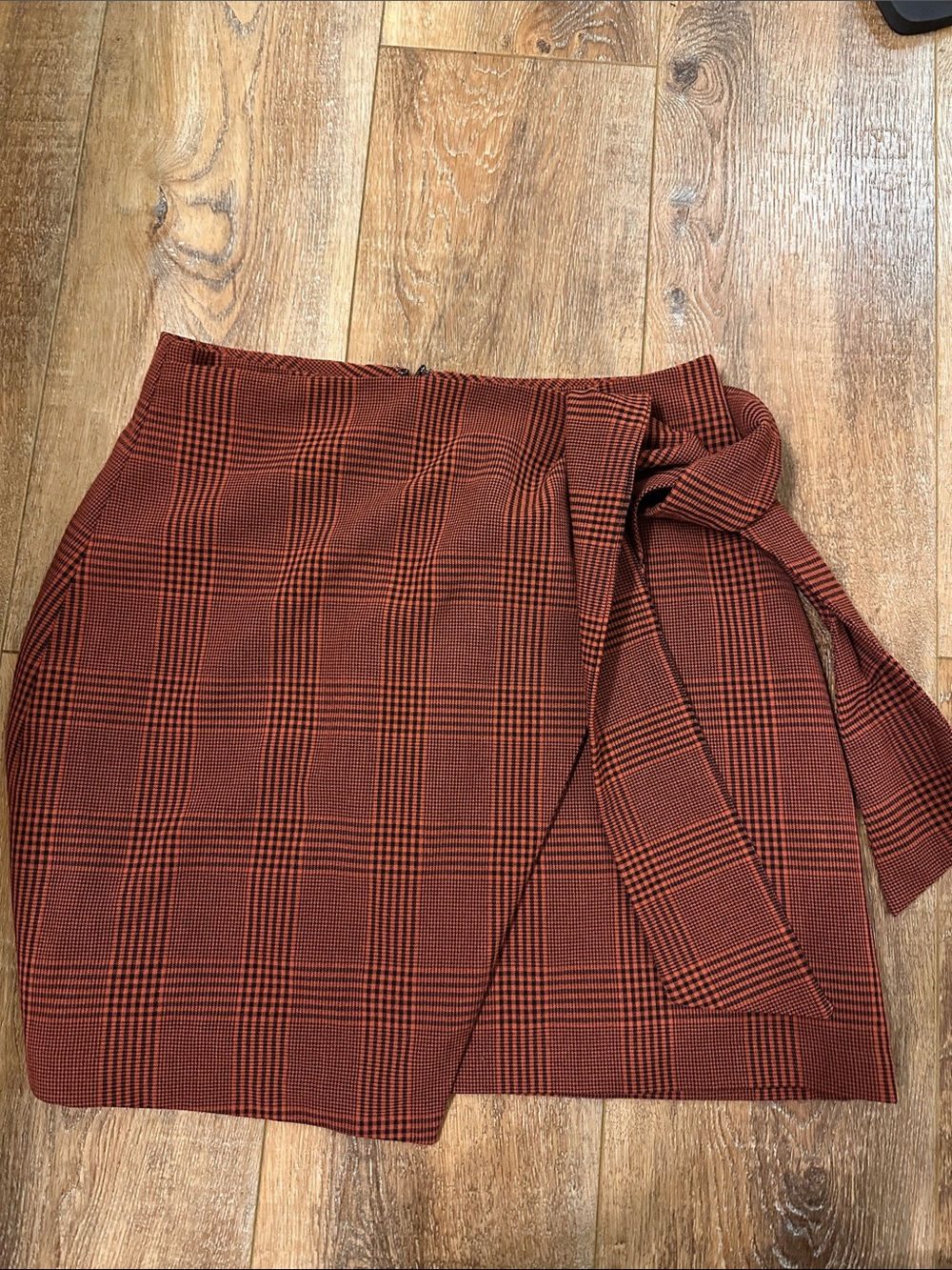 Wilfred wrap skirt blk Rusty plaid zip up size 4